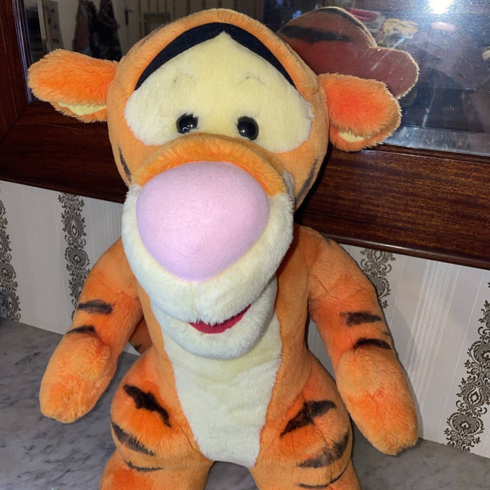 Vintage Mattel Large Jumbo Self Standing Tigger Winnie Pooh Plush